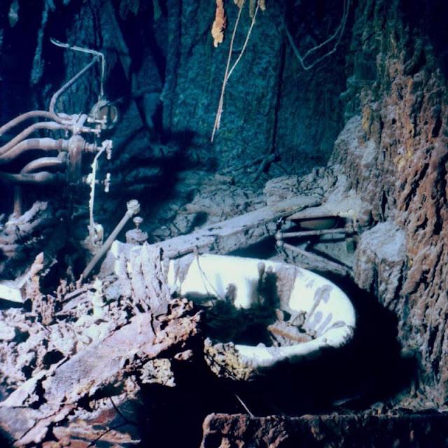 Skats uz vannu kapteiņa Smita... Autors: Lestets 27 iespaidīgas «Titānika» fotogrāfijas no laika, kad to atrada 1985.gadā