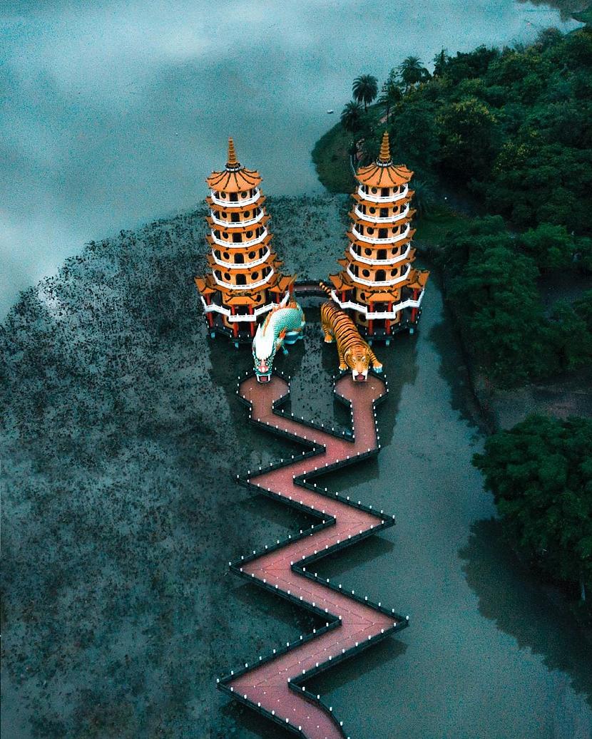 Pūķu un tīģeru pagodas Lotus... Autors: Zibenzellis69 Pārsteidzošā Austrumu tempļu arhitektūra, kas priecē ar savu oriģinalitāti