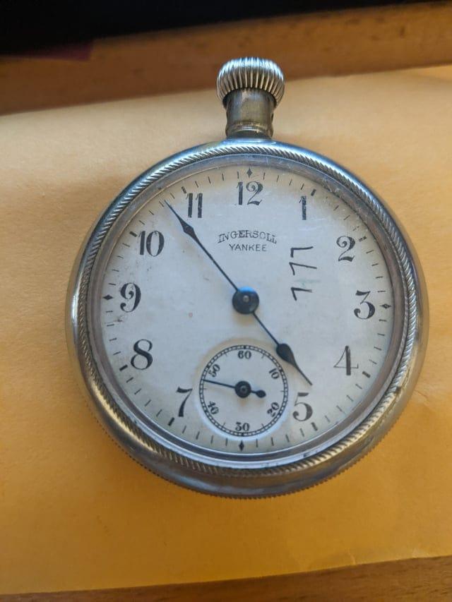 1911 gada pulkstenis kas... Autors: Zibenzellis69 17 fantastiski sīkstas lietas, kas vēl netaisās "aiziet pensijā" un vēl kalpo