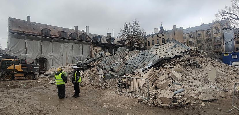 Aģentūra LETA novēroja ka... Autors: matilde FOTO ⟩ Rīgas centrā sabrukusi piecstāvu ēka