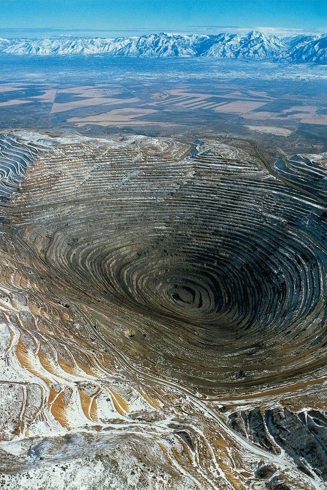 Bingham Canyon Mine kanjons... Autors: Zibenzellis69 12 reāli caurumi uz zemes, kas izskatās kā fantastiski vārti uz citām pasaulēm