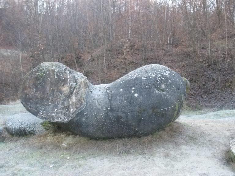 Kas attiecas uz trovantu spēju... Autors: Lestets Rumānijas noslēpumainie akmeņi aug un pārvietojas paši
