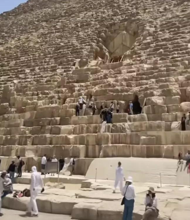 Sellito izmantoja TikTok lai... Autors: Lestets Video ar Ēģiptes piramīdām var atturēt daudzus cilvēkus no to apmeklēšanas