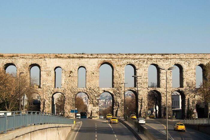 Valenta akvedukts Istanbula... Autors: Lestets 15 nestandarta arhitektūras piemēri