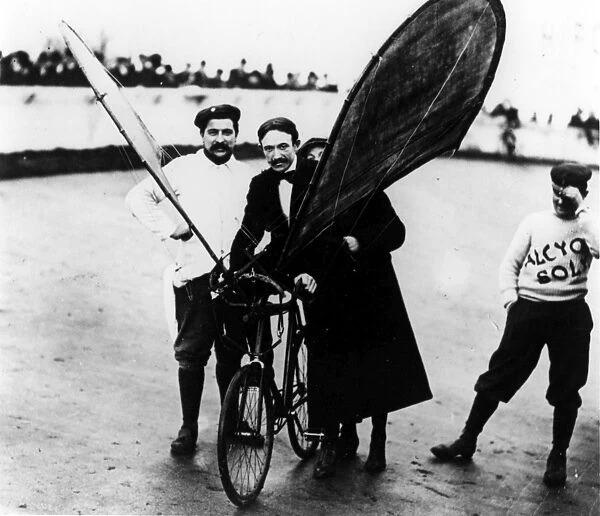 Velosipēds ar spārniem  Didier... Autors: Zibenzellis69 11 dīvaini pagātnes izgudrojumi, kas nav izturējuši laika pārbaudi