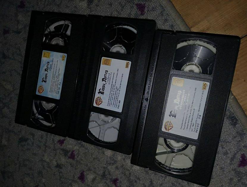 VHS video kasetes Autors: Zibenzellis69 Vai tu atceries? 15 krāsainas fotogrāfijas, kuras tevī var atmodināt nostalģiju