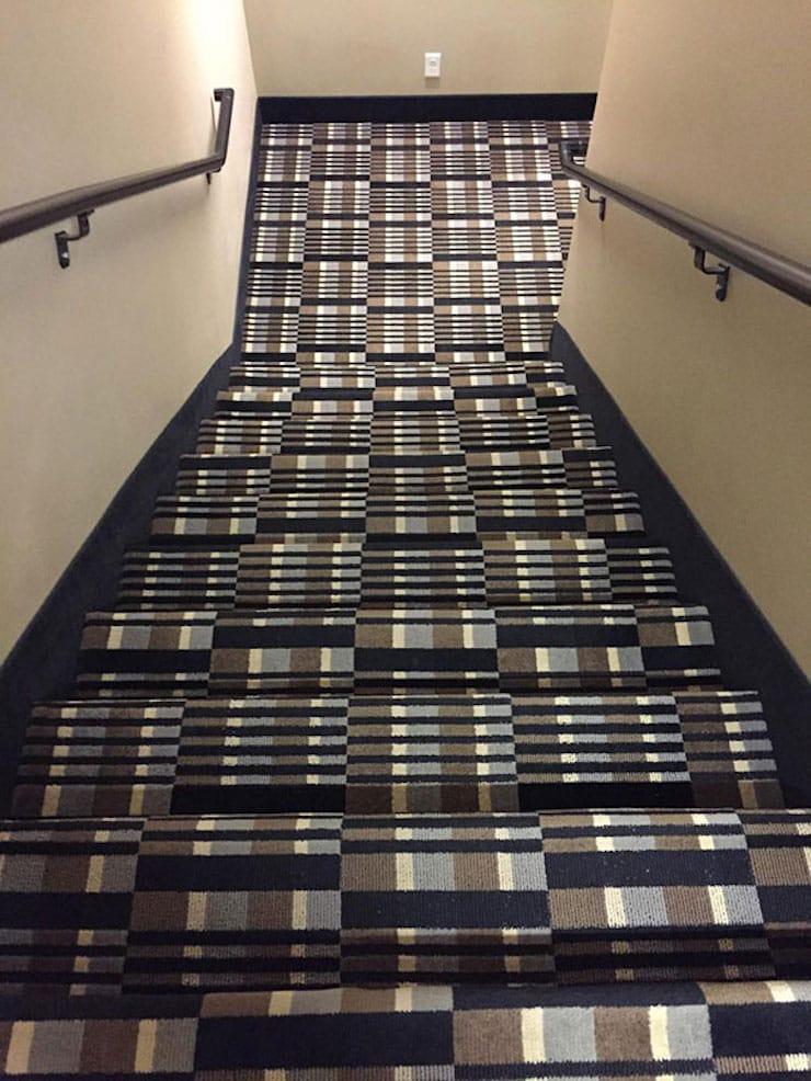 Neparastas kāpnesVai redzot... Autors: Zibenzellis69 Dizaina piemēri, par kuriem smējās gandrīz visi interneta lietotāji