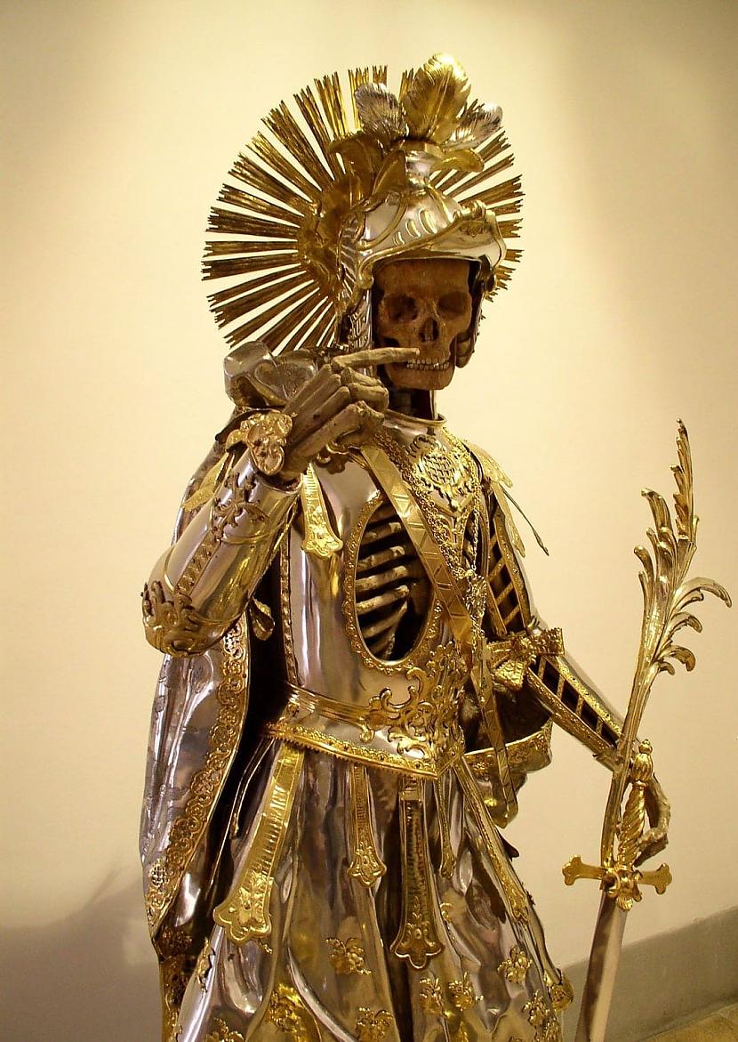 Svētā Pankrātija skelets... Autors: Zibenzellis69 17 pagātnes artefakti, kas pierāda, ka agrāk amatnieki bija ne mazāk talantīgi