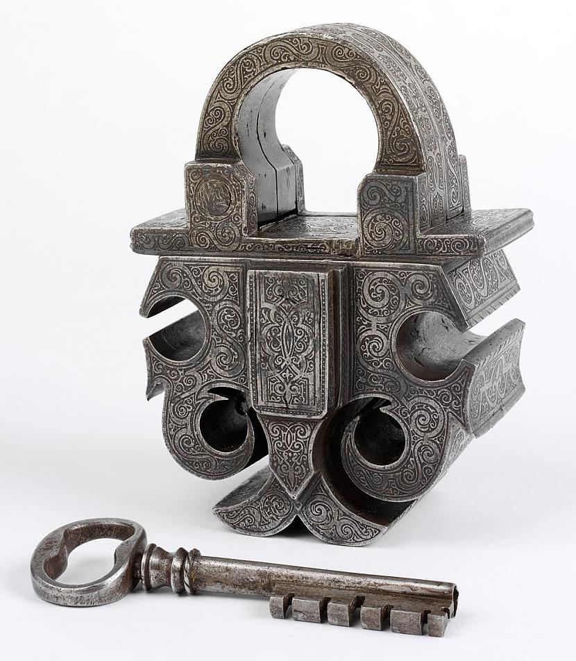 Piekaramā slēdzene un atslēga... Autors: Zibenzellis69 17 pagātnes artefakti, kas pierāda, ka agrāk amatnieki bija ne mazāk talantīgi