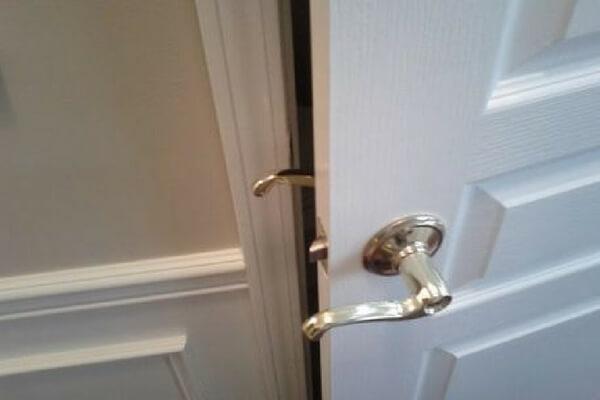 Kā aizvērt durvisBez... Autors: Zibenzellis69 Ir tādi cilvēki, kas visu var izdarīt: 20 "ģeniāli" būvniecības risinājumi