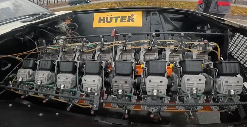Lai scaronādu motoru ievietotu... Autors: Zibenzellis69 Krievu Lada iegūst V16 motoru, bet ne no Bugatti (+ VIDEO)