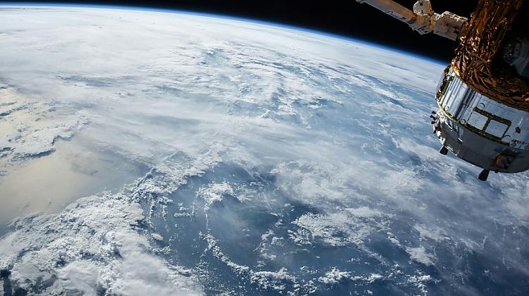 Zinātnieki atklāj dziļu un ritmisku pulsu, kas nāk no Zemes iekšienes