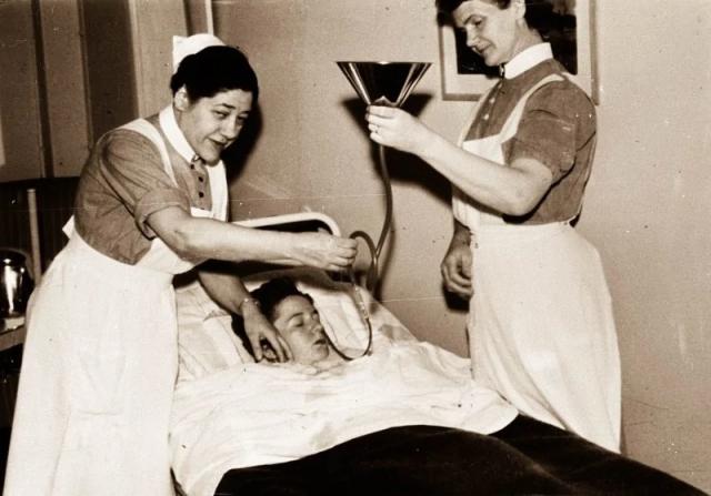 Insulīna komas terapija1927... Autors: Zibenzellis69 20 neparastas un pat biedējošas medicīnas ierīces un procedūras no pagātnes